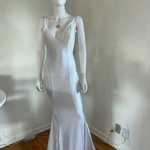 Elegant White Sleeveless Dress